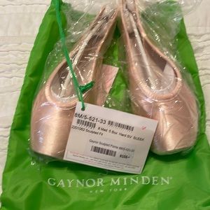 Size 8 Med Gaynor Minden Ballet Pointe Shoes. New with all original packaging.